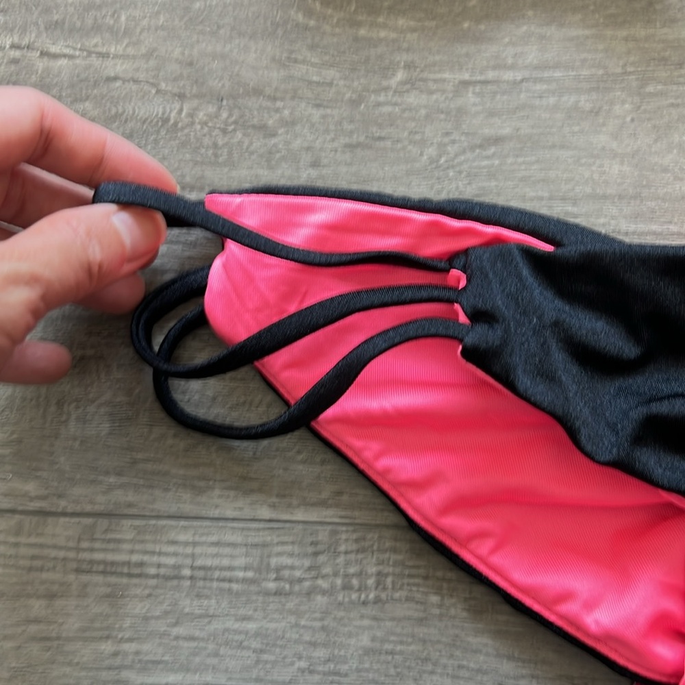 Bikinis - Picture 2 of 8